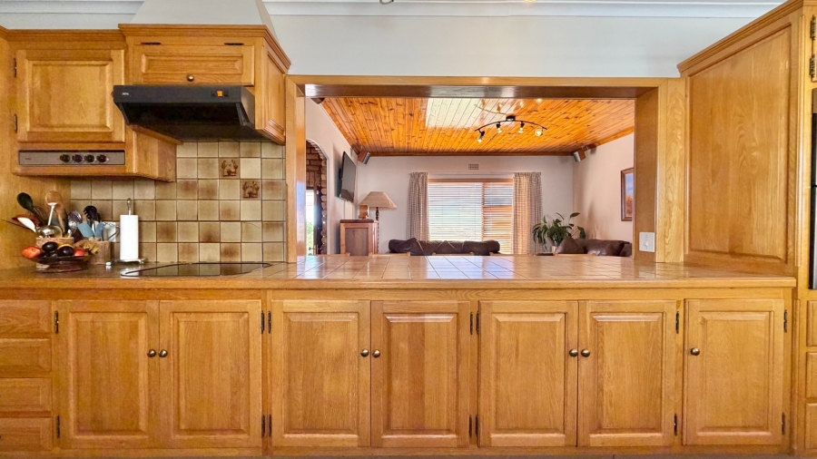 4 Bedroom Property for Sale in Mountainside Western Cape